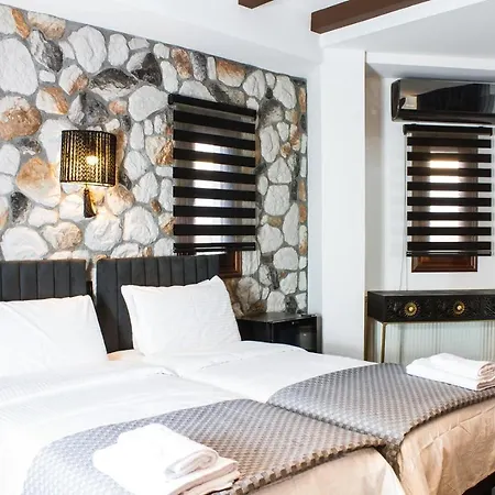 The Stone Forest Pensión