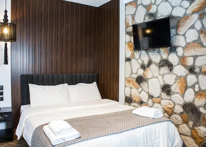 The Stone Forest Πανσιόν 3*