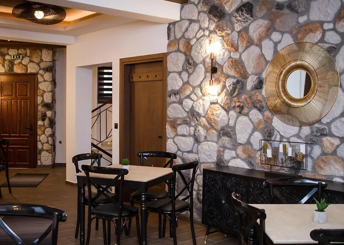 The Stone Forest Πανσιόν 3*